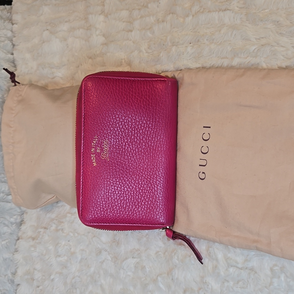 Gucci Fuchsia Pebbled Leather Zip-Around Wallet with Gold Logo